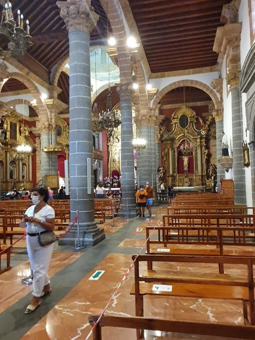 La Virgen del Pino baja de su camarín en Teror