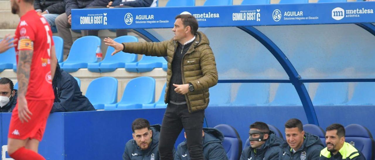 El nuevo entrenador del Atlético Baleares, Eloy Jiménez, dirige su primer partido al frente del conjunto blanquiazul.