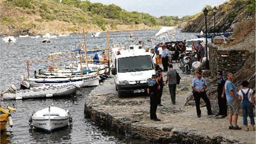 Mor una turista a Cadaqués en caure-li una roca al cap quan prenia el sol