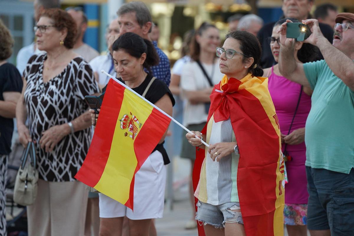 Mira las imágenes de la concentración en apoyo a Ceuta en Santa Eulària Mira las imágenes de la concentración en apoyo a Ceuta en Santa Eulària