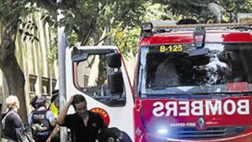 Dos niños de 4 y 6 años mueren en un incendio en Barcelona