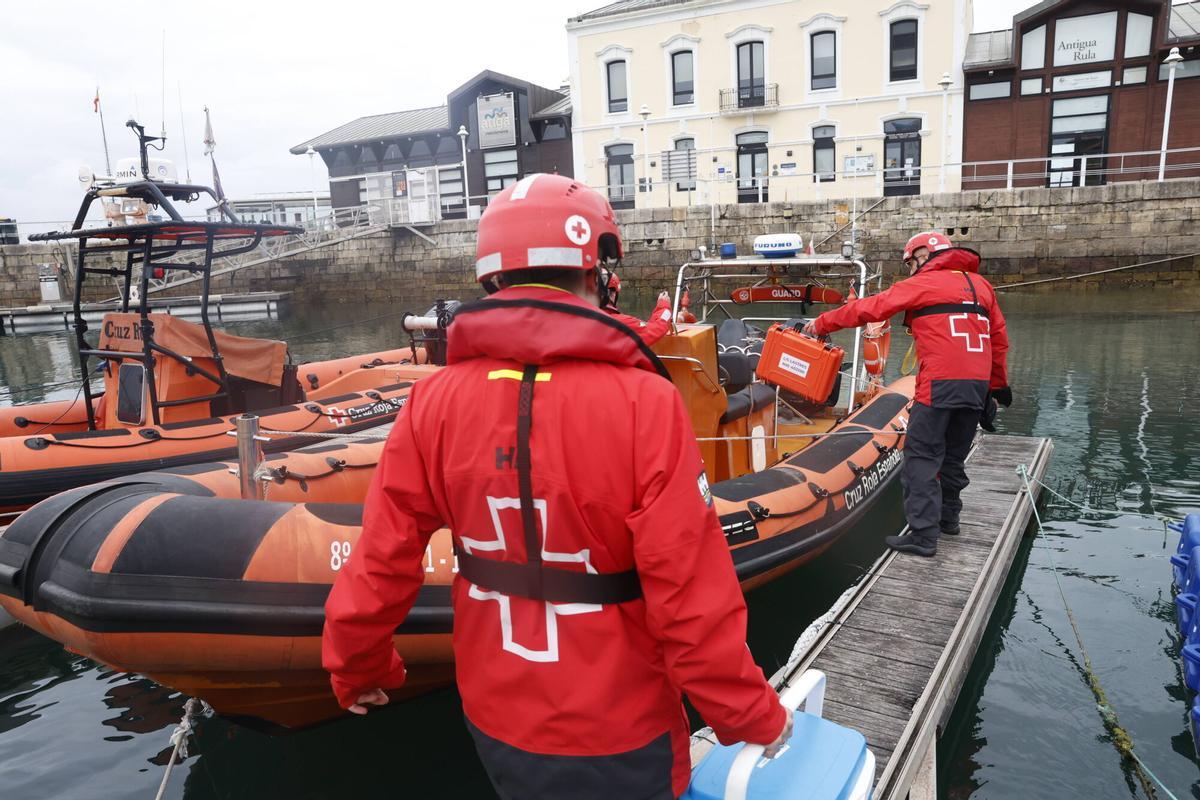 El control de la calidad de las aguas del mar de Gijón, en imágenes