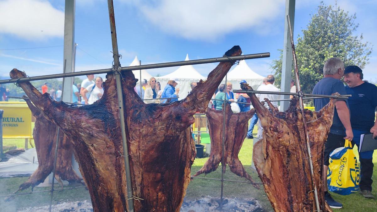 Asado de corderos en el "prau" Llagüezos.