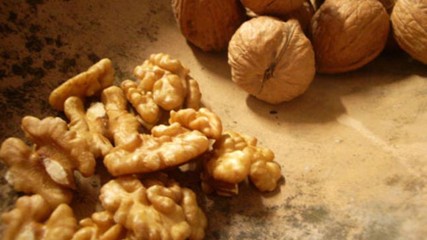 Dos raciones de nueces diarias para protegerse del cáncer de próstata.