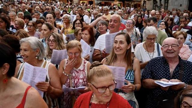 Personas que se sumaron al ‘Aquí Cántase’.