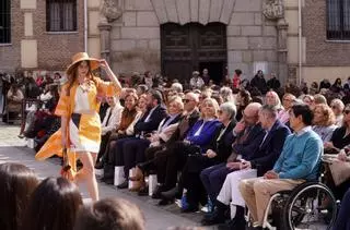 La moda sale a las calles de Madrid con un impresionante desfile de autor en la Plaza de la Villa