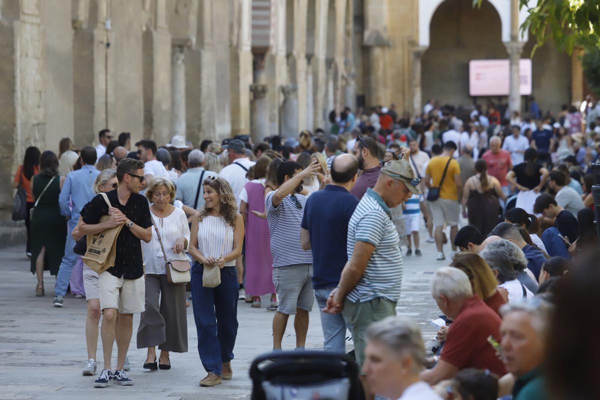 Córdoba Turismo turistas Mezquita Catedral Patio de los Naranjos