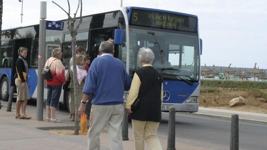 Der Dieb hatte es auf Touristen im Bus an der Playa de Palma abgesehen.