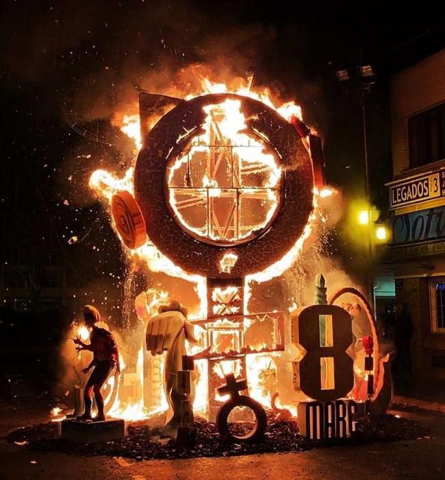 "Cremà" de la falla feminista de La Bicicleta