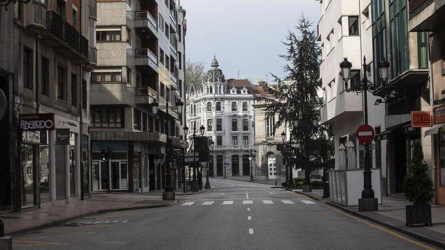 Una calle vacía del centro de Oviedo durante la pandemia