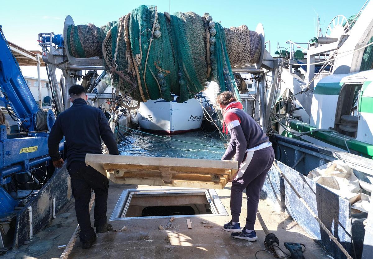 Buques amarrados en el puerto pesquero de Santa Pola, en una imagen de archivo.