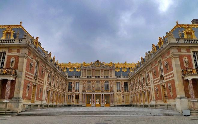 El Palacio de Versalles, Francia, Castillos encantados