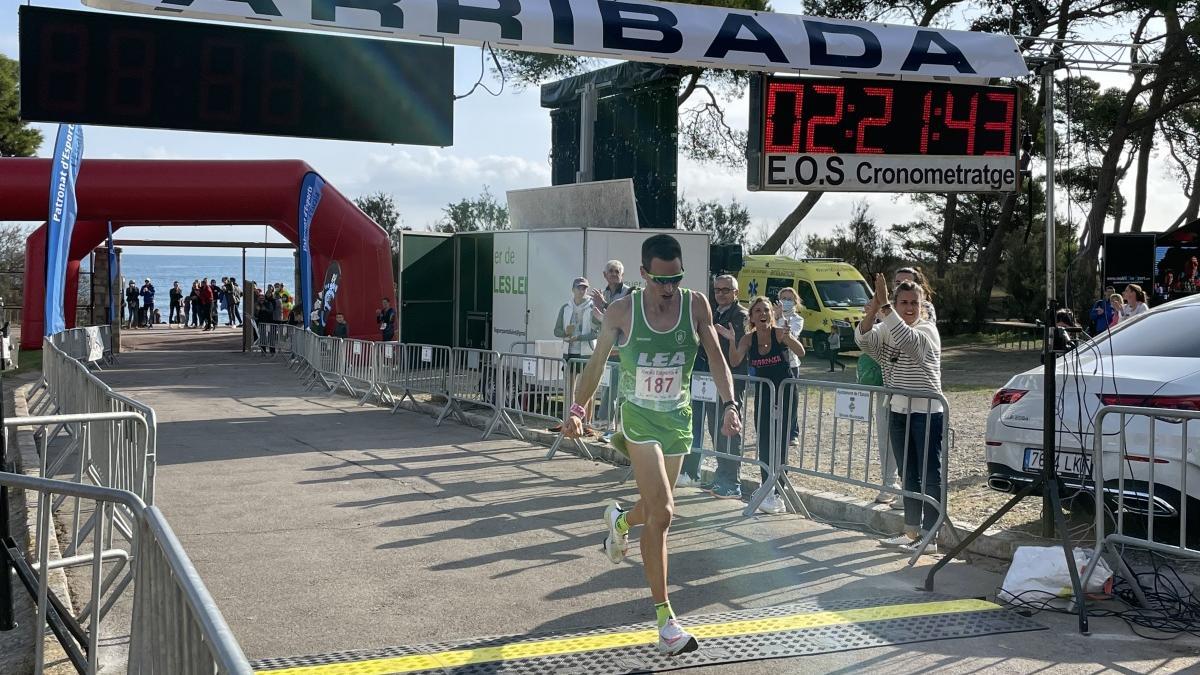 Carles Montllor guanya la 16a Marató d&#039;Empúries amb nou rècord de la prova