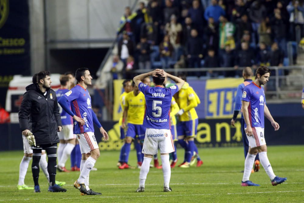 El partido entre el Cádiz y el Real Oviedo, en imágenes