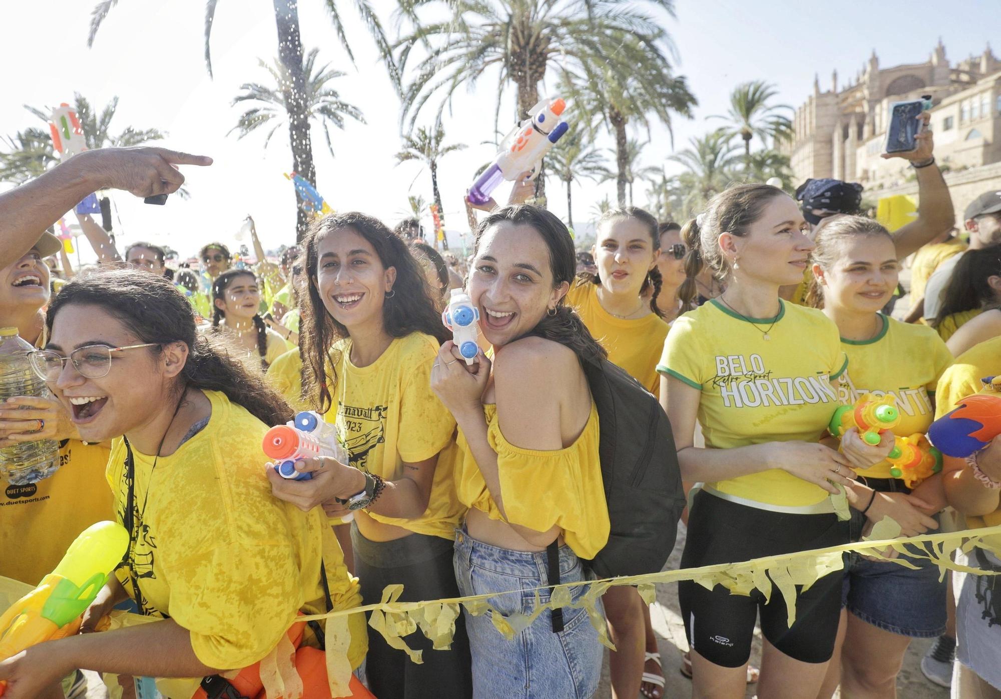 Búscate en la batalla de agua de Canamunt y Canavall