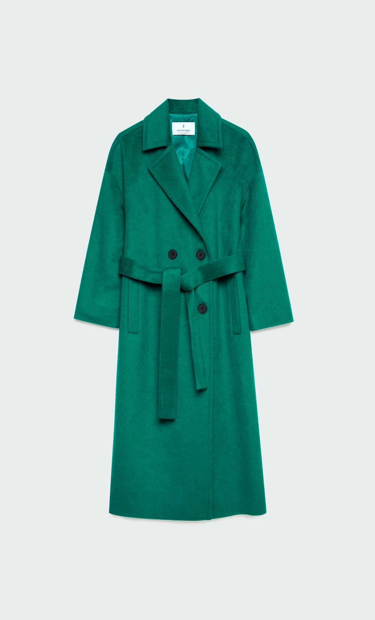 Gabardina verde de Stradivarius (precio: 69,99 euros)
