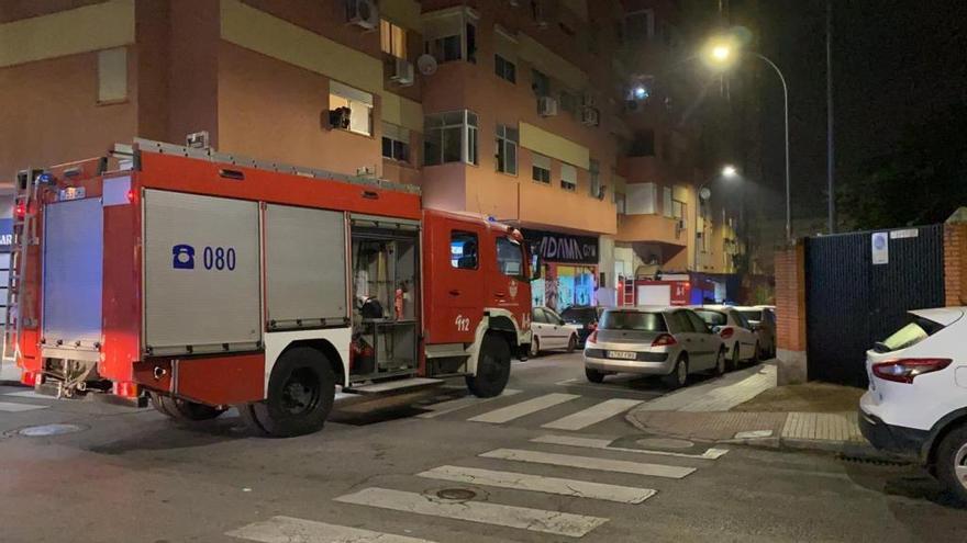 Los bomberos acuden a un aviso de incendio en una cocina en Agustina de Aragón