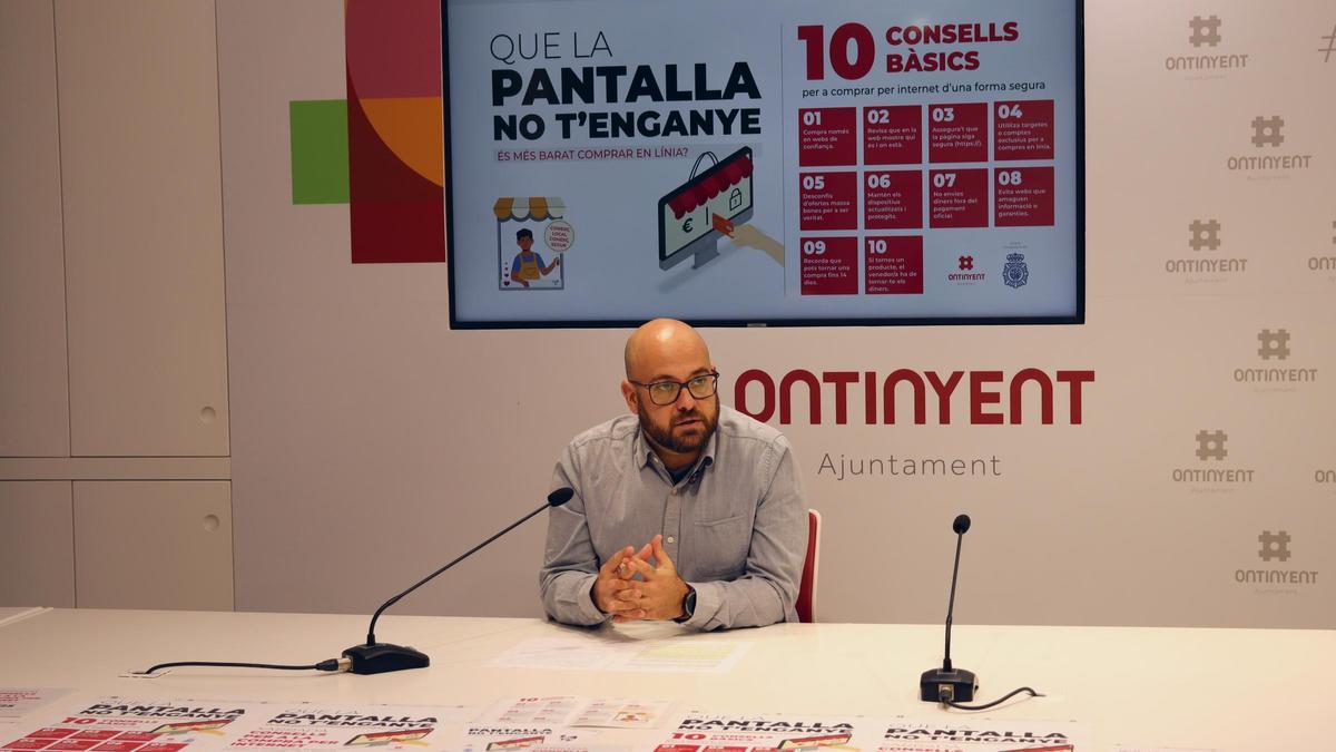 El regidor Pablo Revert ha presentado la campaña en el Ayuntamiento de Ontinyent.