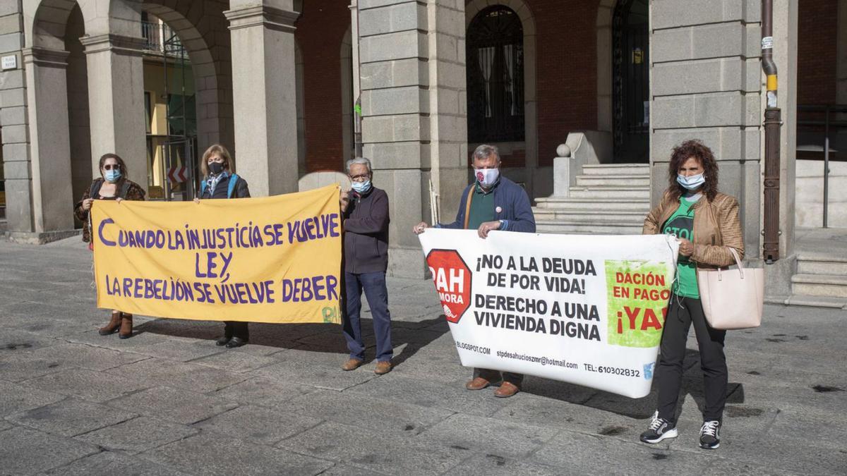 Concentración de la Plataforma de Afectados por la Hipoteca en la Plaza Mayor.