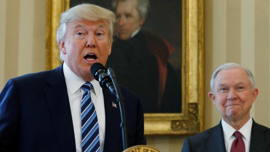 Trump anuncia el cese del fiscal general Jeff Sessions