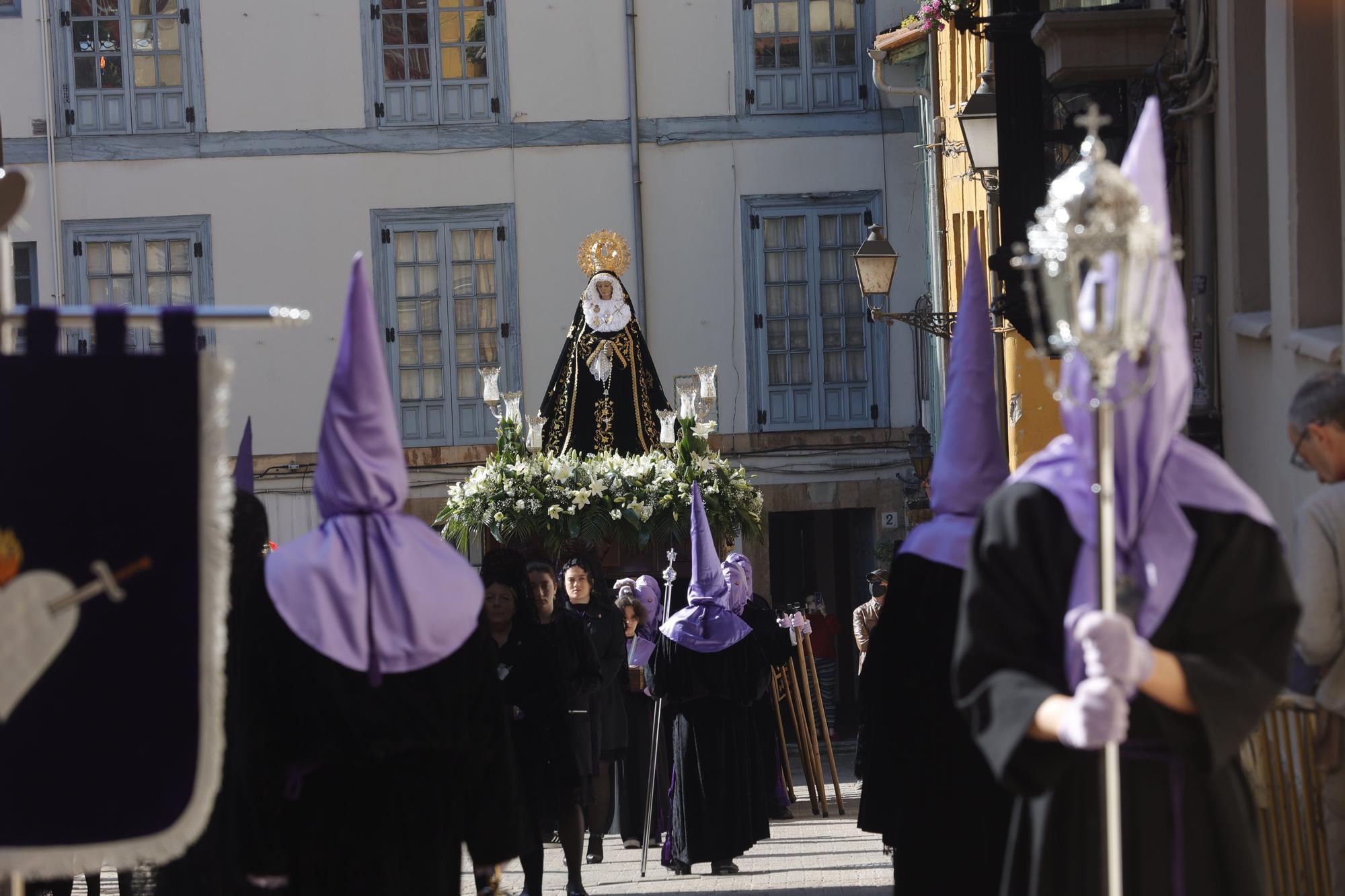 EN IMÁGENES: Así fue la procesión de la Soledad en la Semana Santa de Oviedo
