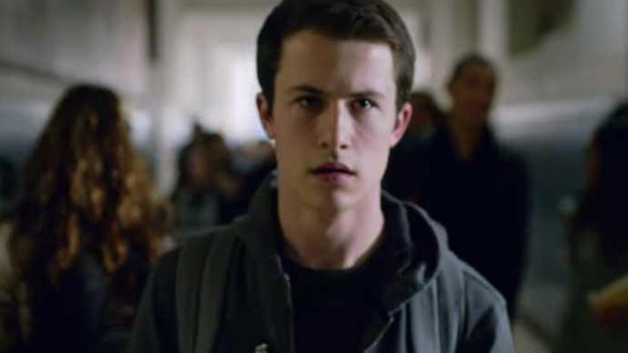 Dylan Minnette da vida a Clay en &#039;Por 13 razones&#039;.