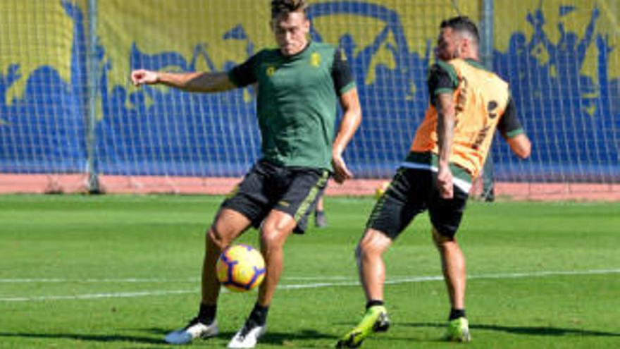 Diego Parras, junto a Momo en un entrenamiento de la UD esta temporada.