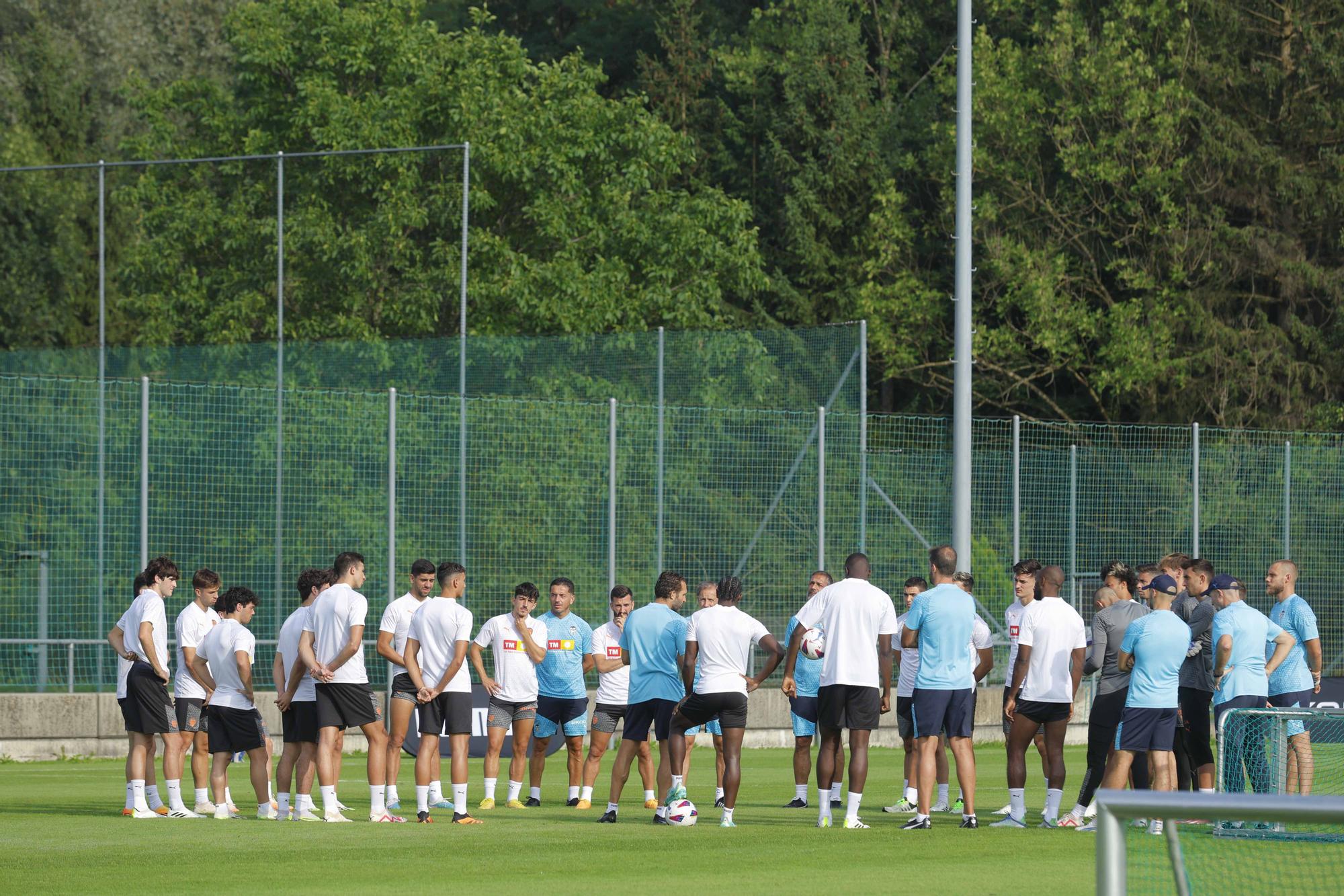 Primer entrenamiento en Suiza para el Valencia