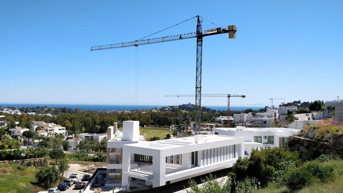 El PSOE propone elaborar, en un plazo de tres meses, un plan estratégico que analice la «situación real» de la vivienda en Marbella