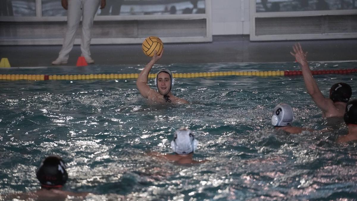 Lluís Mayol, en una de les darreres accions del partit