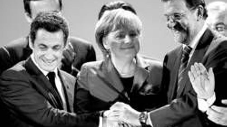 Sarkozy y Merkel desean en París a Rajoy &quot;un gran éxito&quot; el 9 de marzo
