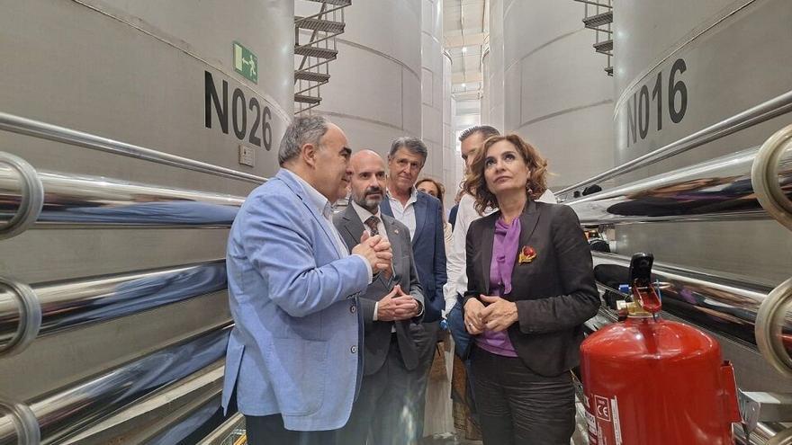 Visita de María Jesús Montero a Dcoop en Antequera