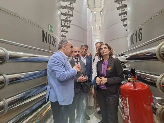 Visita de María Jesús Montero a Dcoop en Antequera