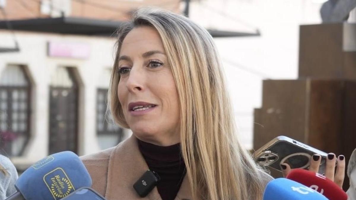 La presidenta del PP extremeño, María Guardiola, este domingo en Coria.