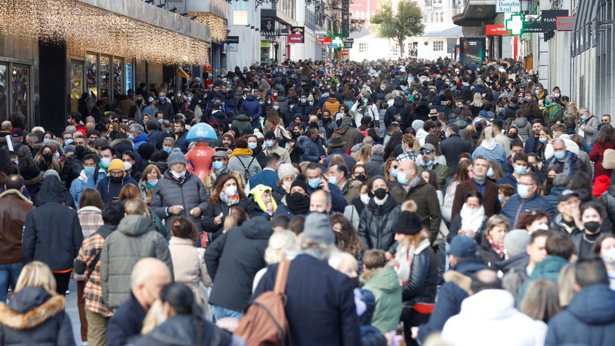La población de España crece más de medio millón en un año y se acerca a los 48,5 millones