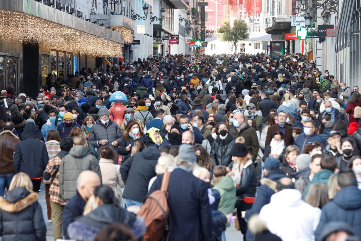 La población de España crece más de medio millón en un año y se acerca a los 48,5 millones