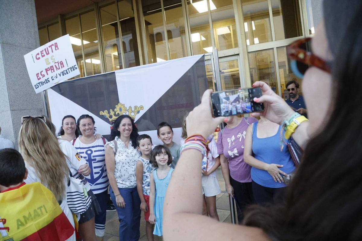 Miles de cordobeses arropan a Ceuta