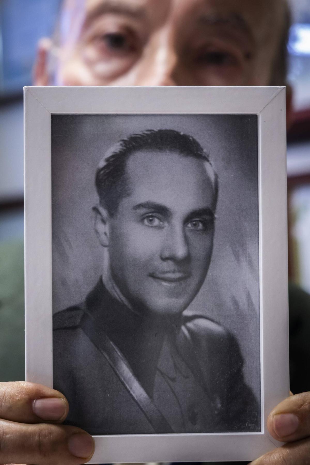Antonio Colomer de Figueroa, durante los años que fue alférez defensor.