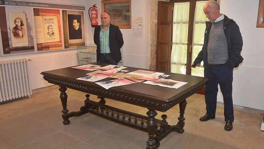 La mesa que fue propiedad del Valle-Inclán también será presentada la próxima semana. | // NOÉ PARGA