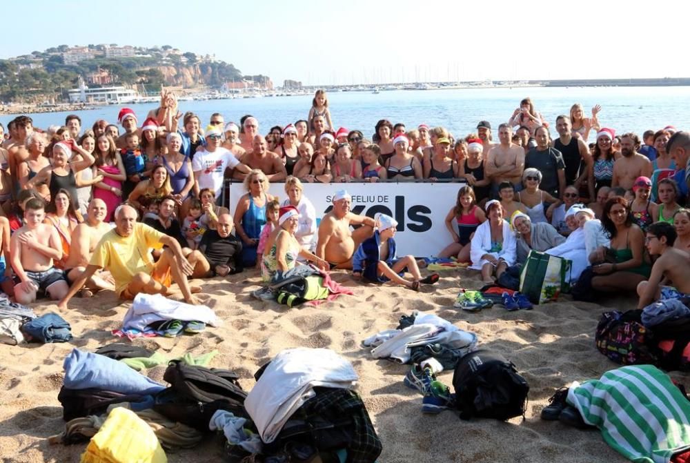 Primer bany de l'any de Sant Feliu de Guíxols