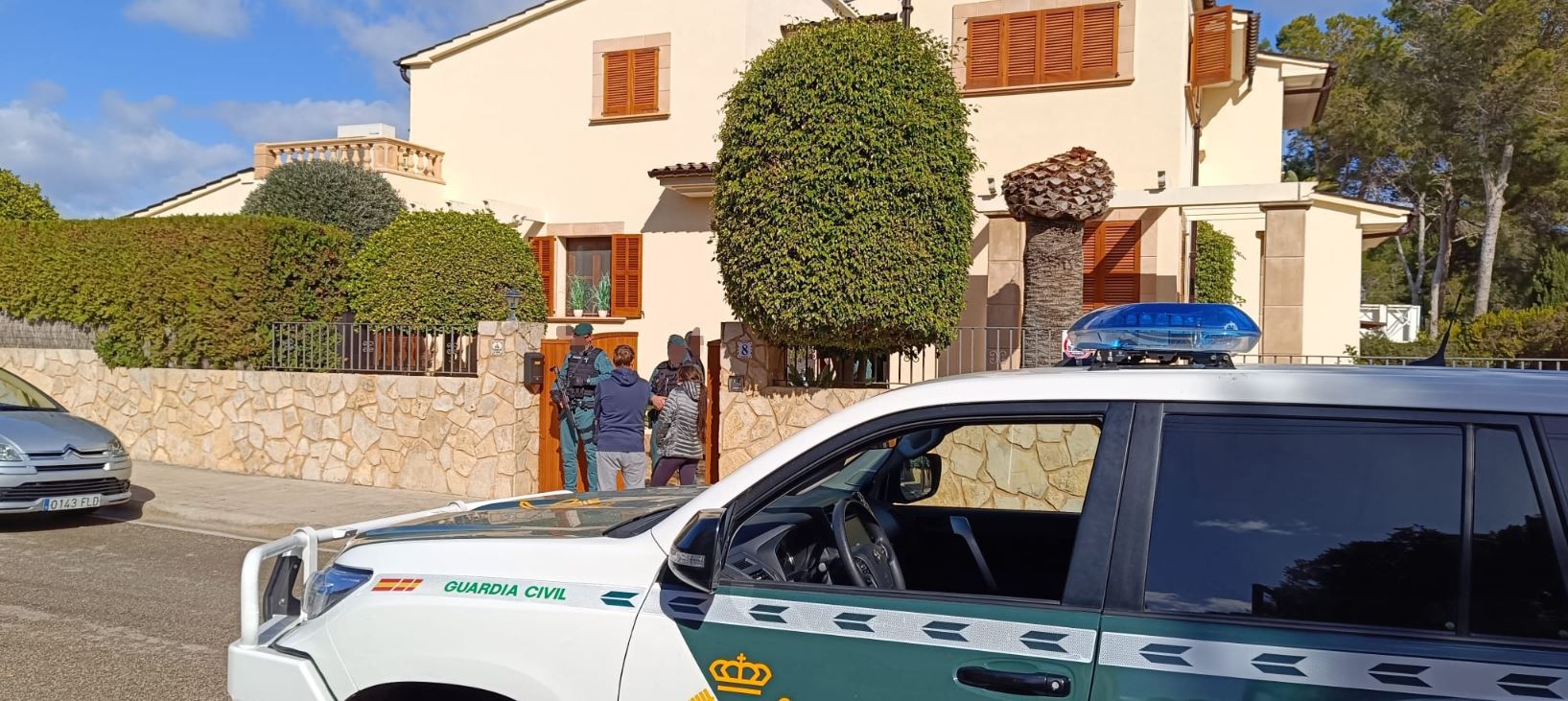 Guardia Civil y policías alemanes realizan una operación en Cala Rajada contra una organización internacional de blanqueo de dinero