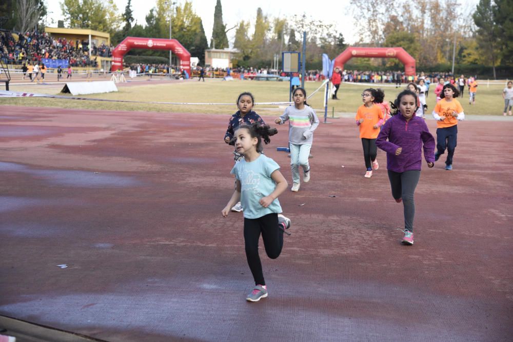 Uns 800 escolars donen relleu un any més al Cros de Manresa al Congost