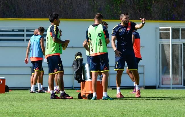 Entrenamiento UD Las Palmas en Barranco Seco ...