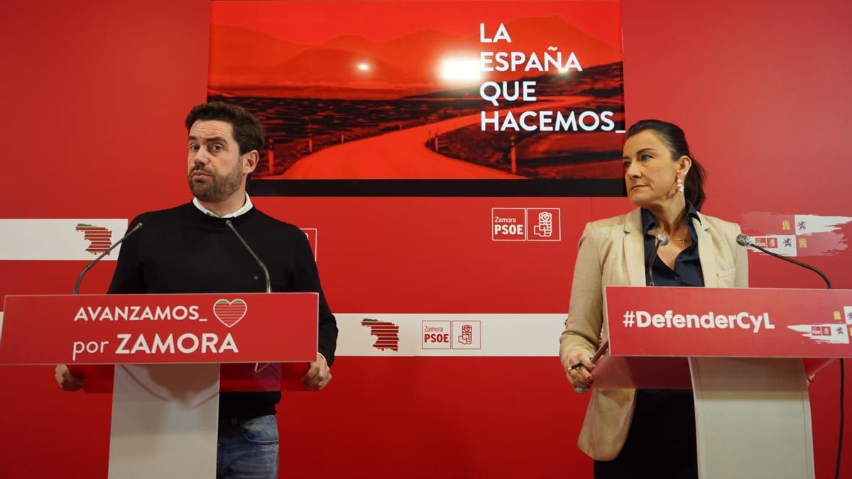 Antidio Fagúndez y Ana Sánchez durante una comparecencia en Zamora.