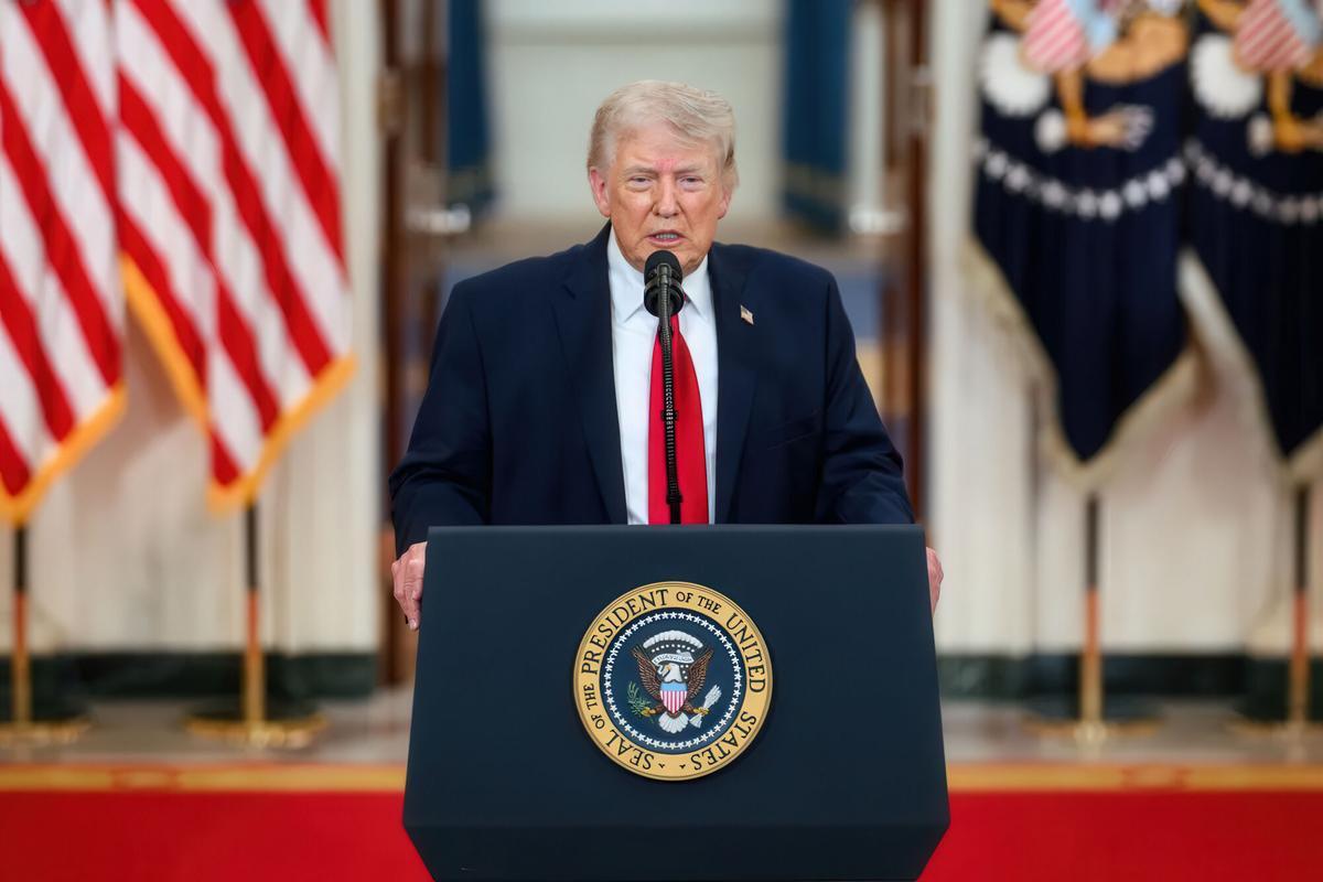 El presidente de EE. UU., Donald Trump, pronuncia un discurso a la nación sobre la guerra con Irán desde el Cross Hall de la Casa Blanca, el 1 de abril de 2026 en Washington D. C.