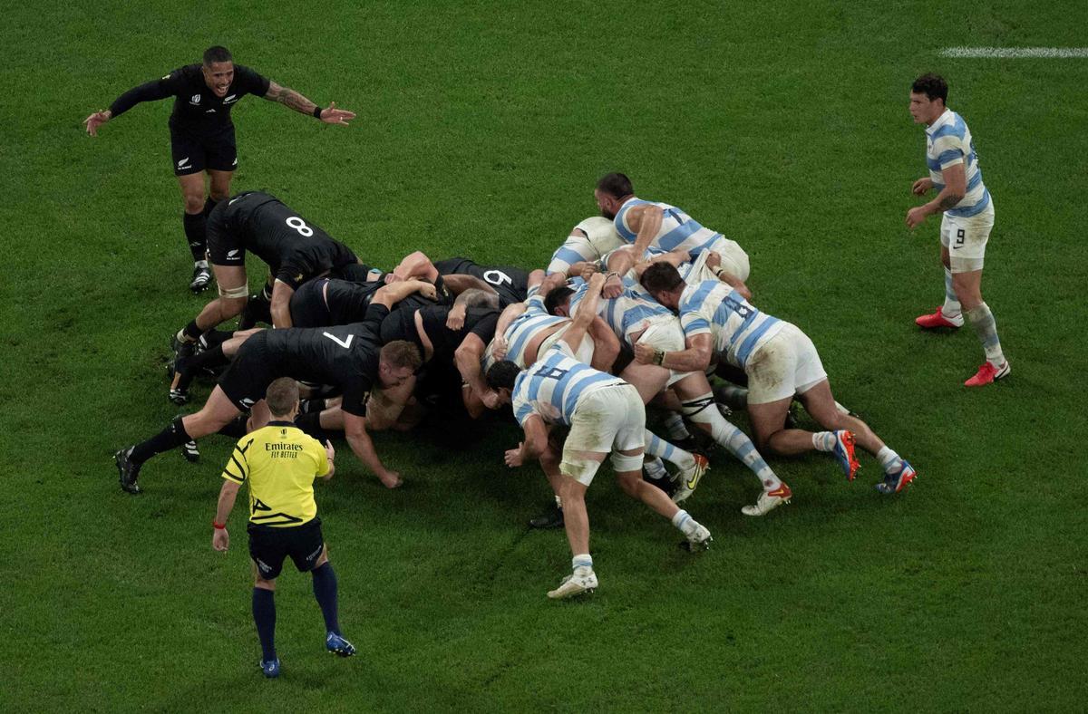 Melé en el Mundial de rugby entre Nueva Zelanda-Argentina