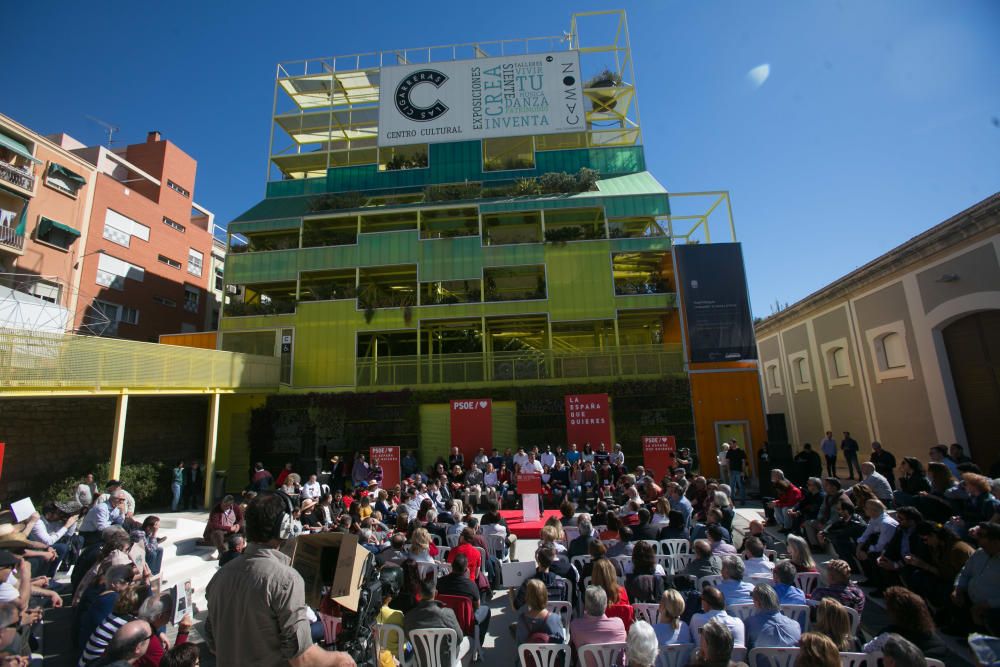 Más de 200 personas asisten al acto de precampaña de Francesc Sanguino celebrado en Las Cigarreres y al que ha asistido la la vicesecretaria general del PSOE, Adriana Lastra