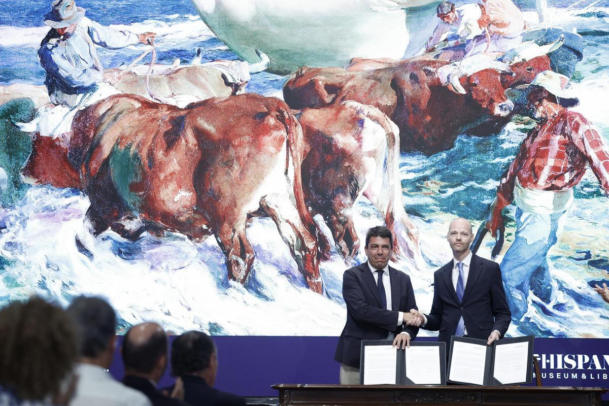 Mazón y Kientz, en la firma del acuerdo.