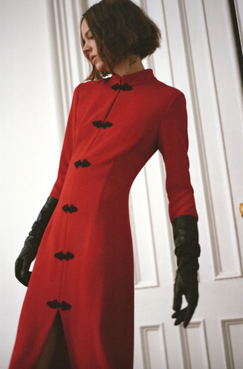 Este vestido rojo de Zara es el perfecto look de invitada de invierno y nos  lo ha descubierto María Fernández Rubíes - Woman