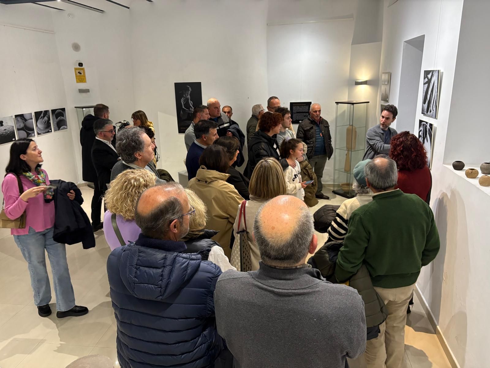 En imágenes: Así es la exposición de cerámica de Cangas que ha organizado el "Tous pa Tous"